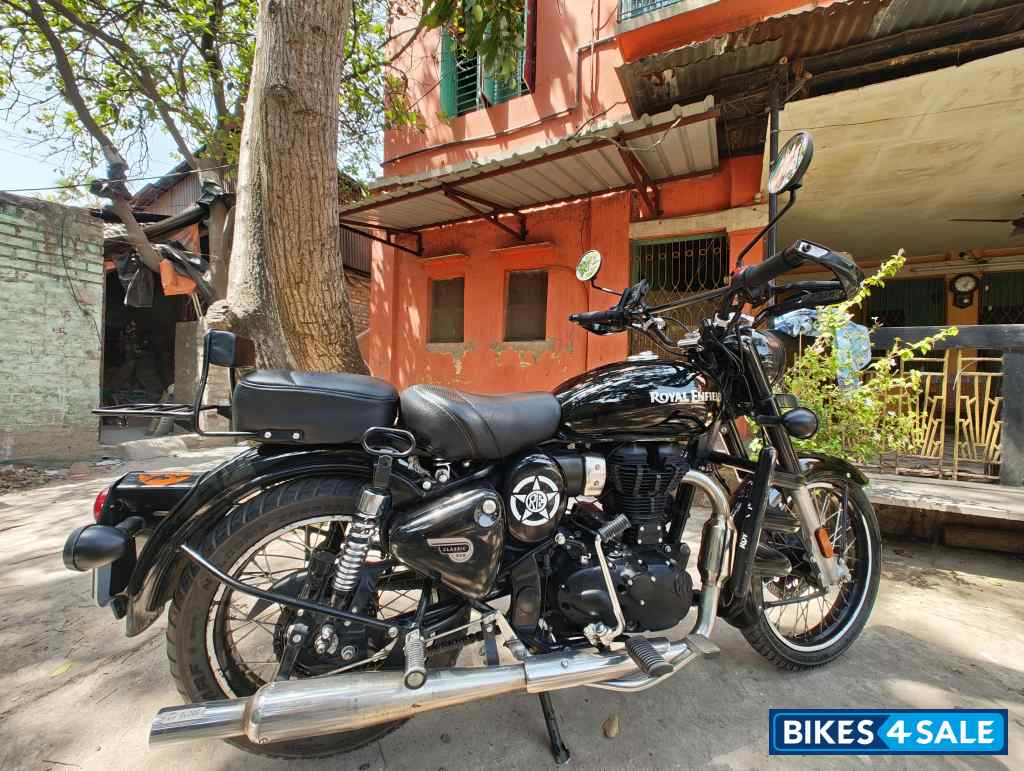 Pure Black Royal Enfield Classic 350 Single Channel BS6