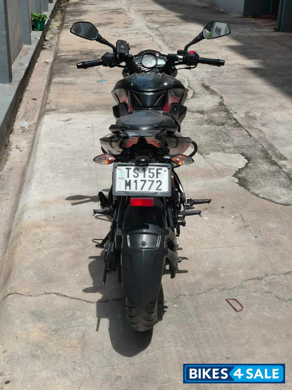Black Bajaj Pulsar 200 NS ABS