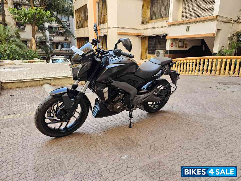 Black Bajaj Dominar 400