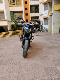 Black Bajaj Dominar 400