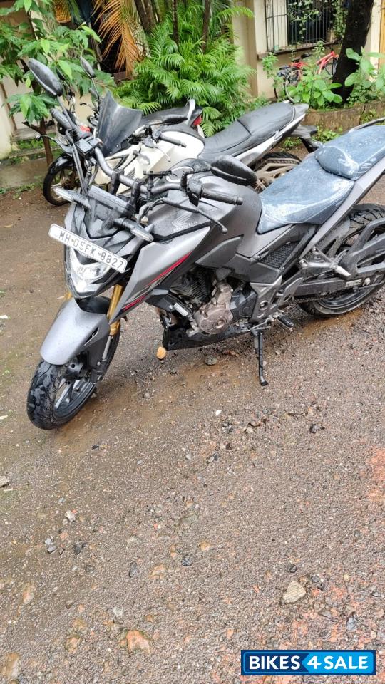 Honda CB300F Deluxe Pro