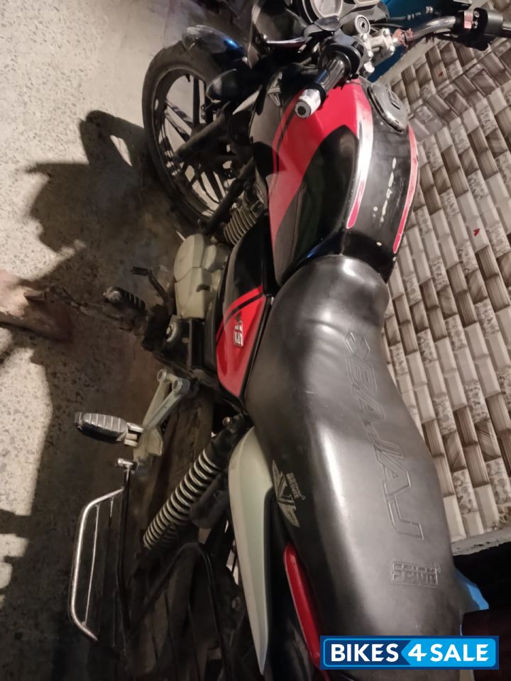 Bajaj V15