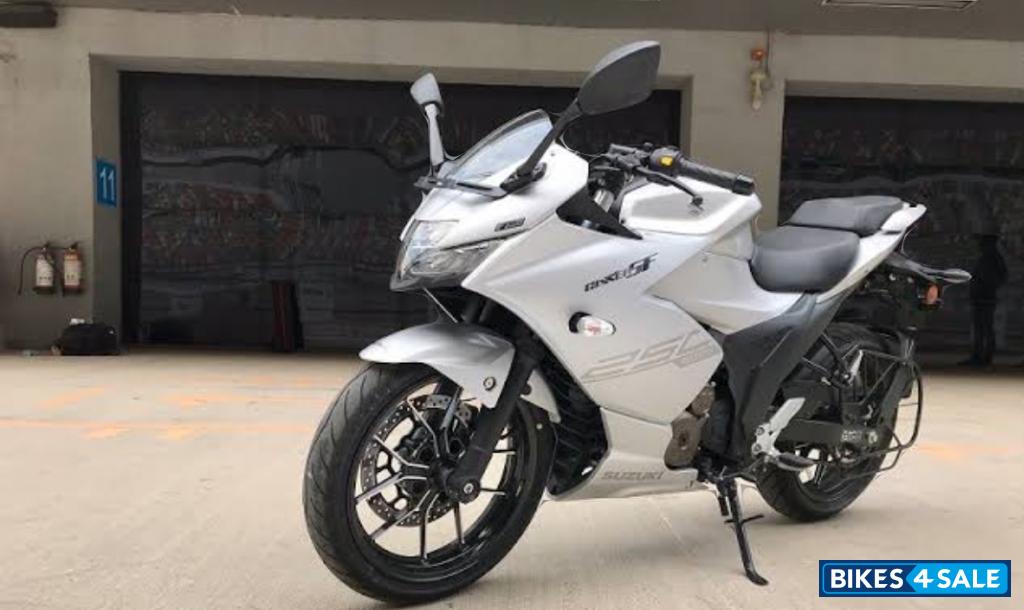 Silver Suzuki Gixxer SF 250