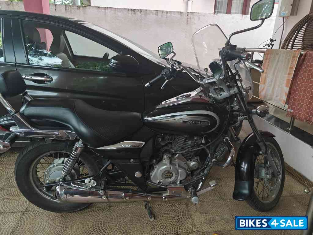 Black Bajaj Avenger Cruise 220 BS6