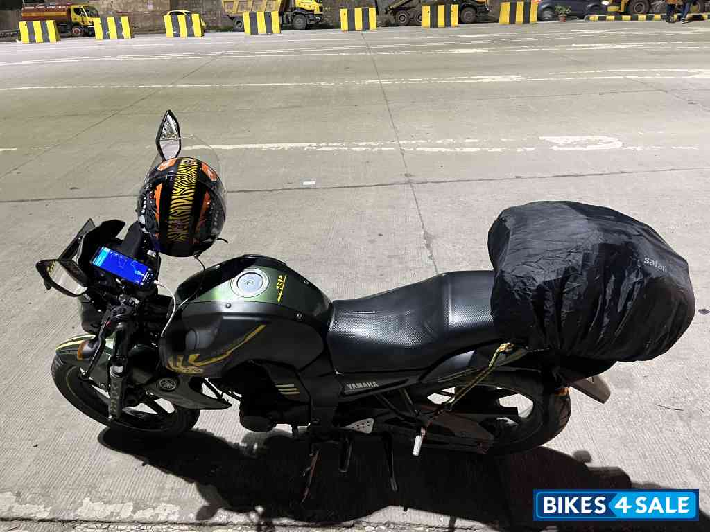 Battle Green Yamaha FZ-S