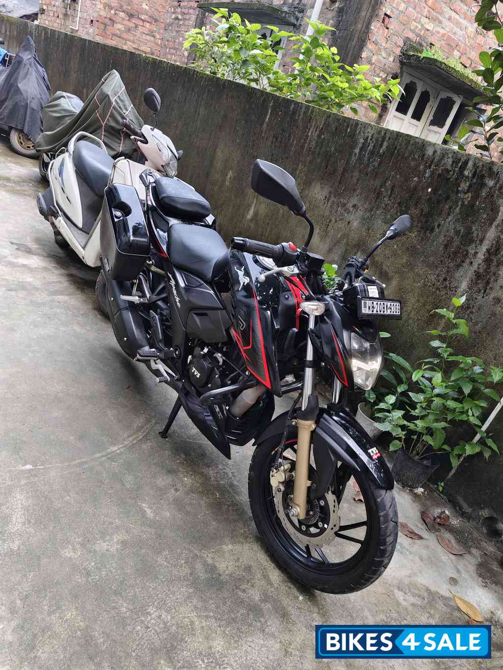 TVS Apache RTR 200 4V