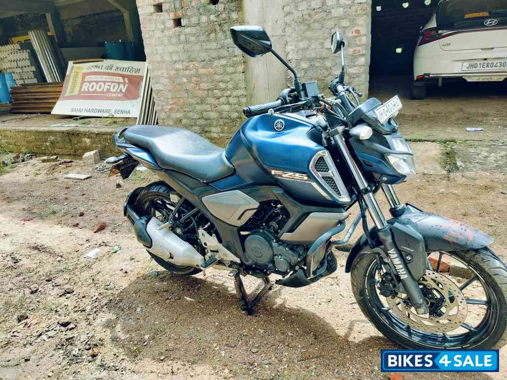 Blue Yamaha FZ-S FI V3