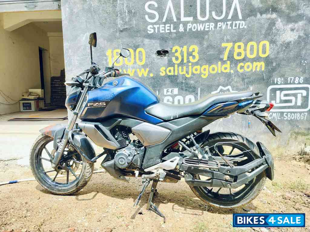 Blue Yamaha FZ-S FI V3