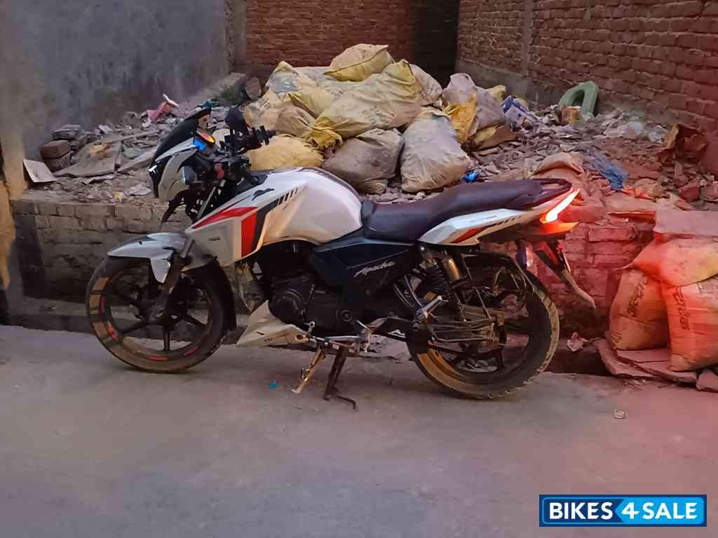 White TVS Apache RTR 180 ABS