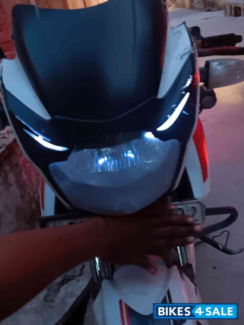 White TVS Apache RTR 180 ABS