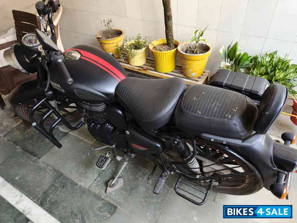 Stealth Black Royal Enfield Classic Stealth Black