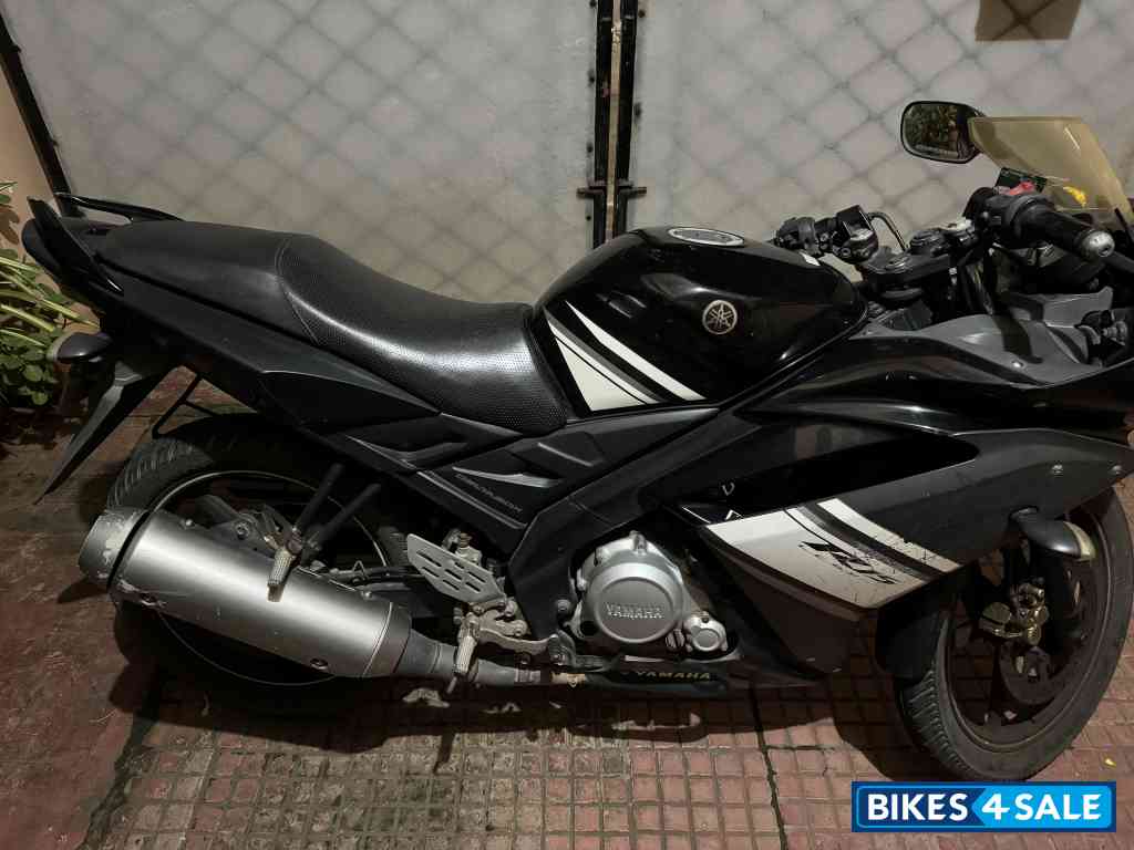 Black Yamaha YZF R15