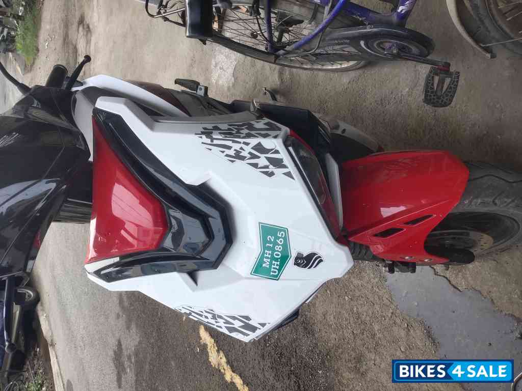 Red & White Rowwet Vegatron Lithium Battery