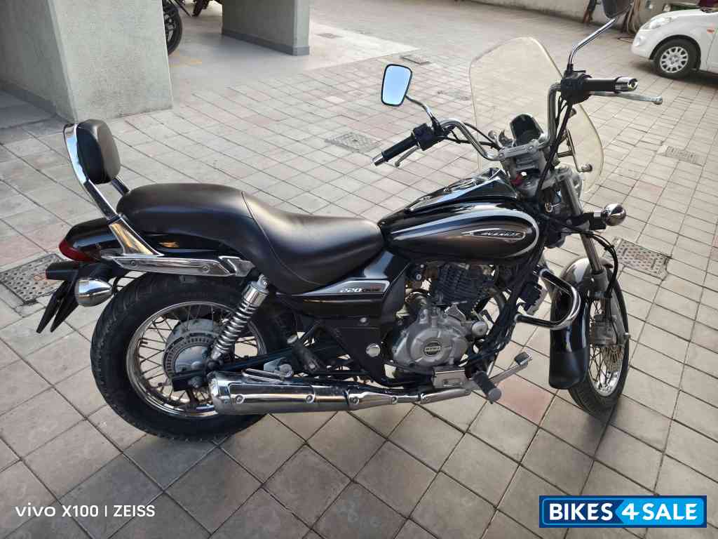 Black Bajaj Avenger Cruise 220 BS6