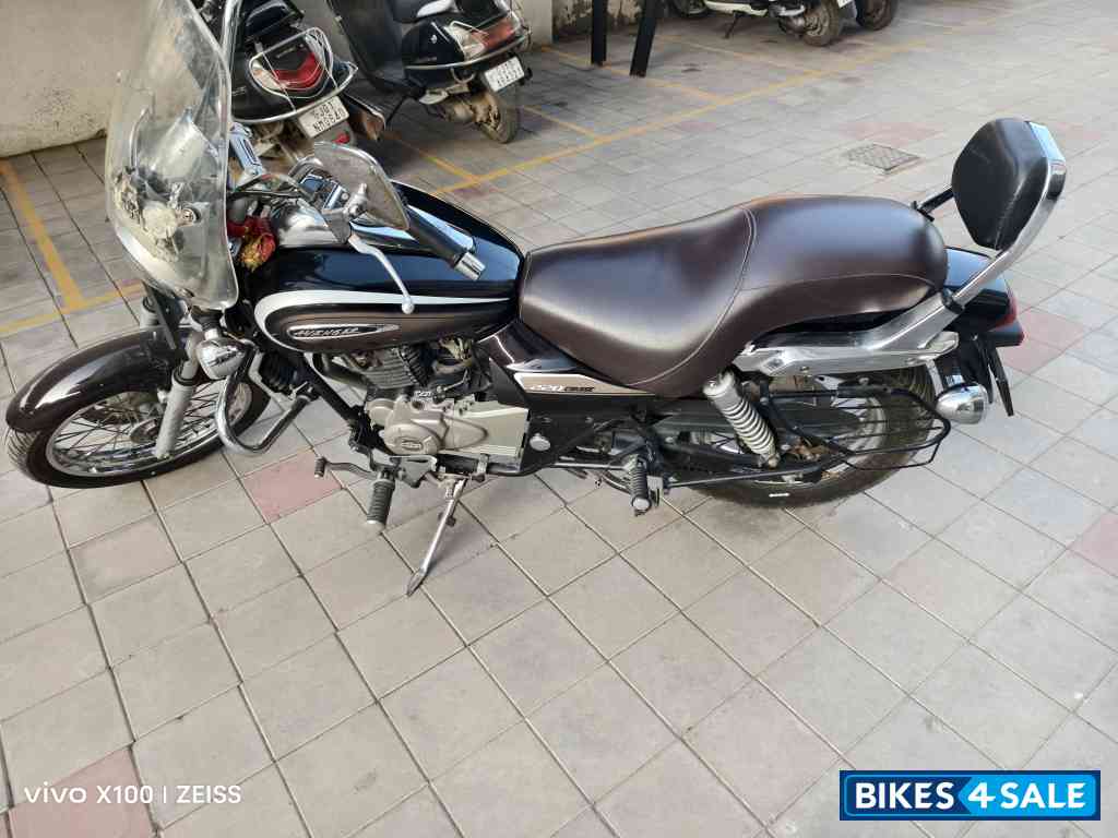 Black Bajaj Avenger Cruise 220 BS6