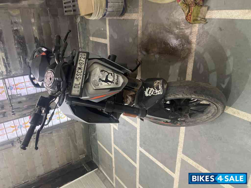 Black KTM Duke 250 2020