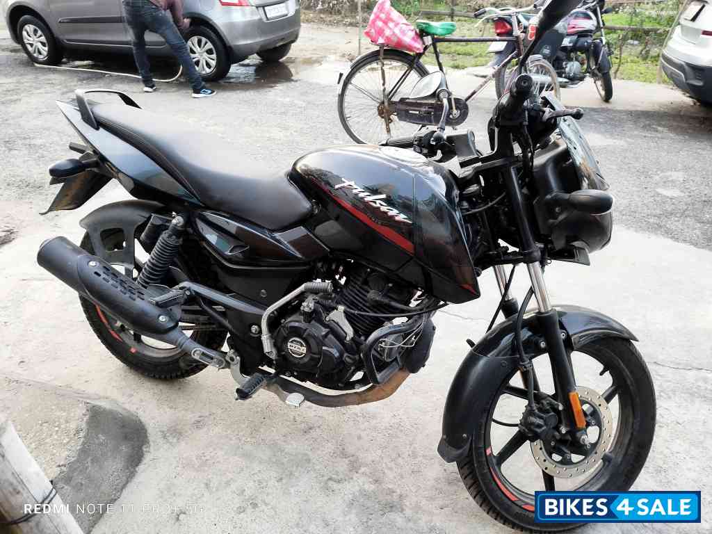 Black Bajaj Pulsar 125 Neon BS6