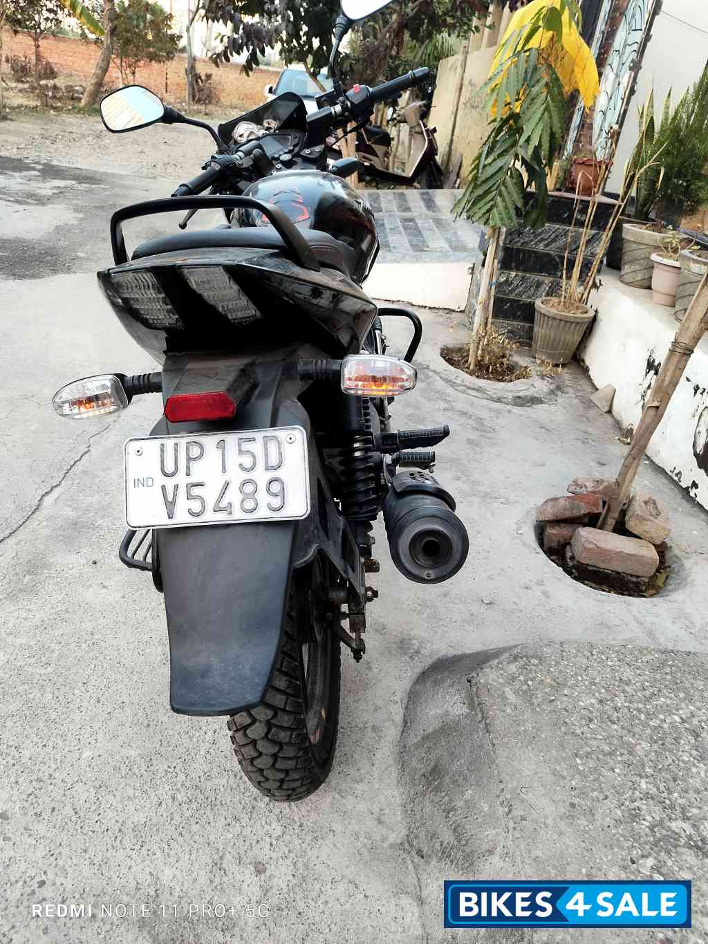 Black Bajaj Pulsar 125 Neon BS6