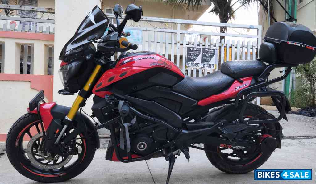 Black/red Bajaj Dominar 250