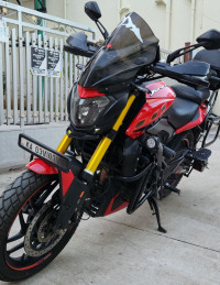 Black/red Bajaj Dominar 250