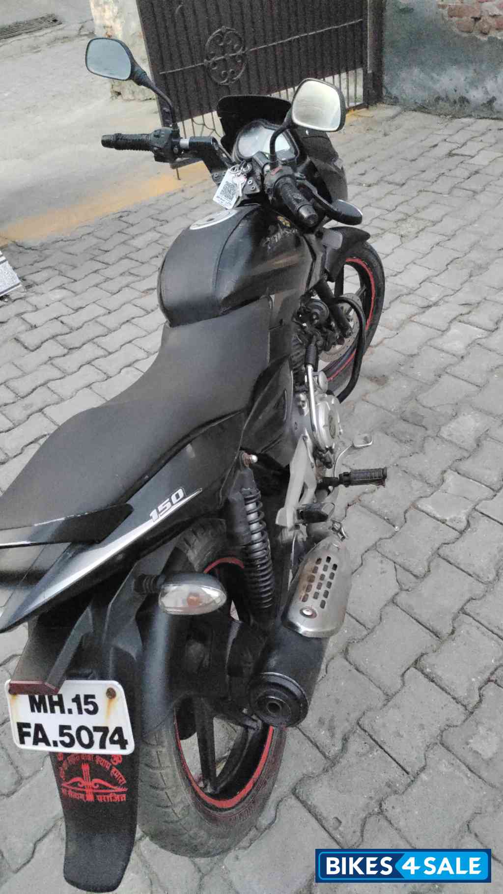 Black Bajaj Pulsar 150