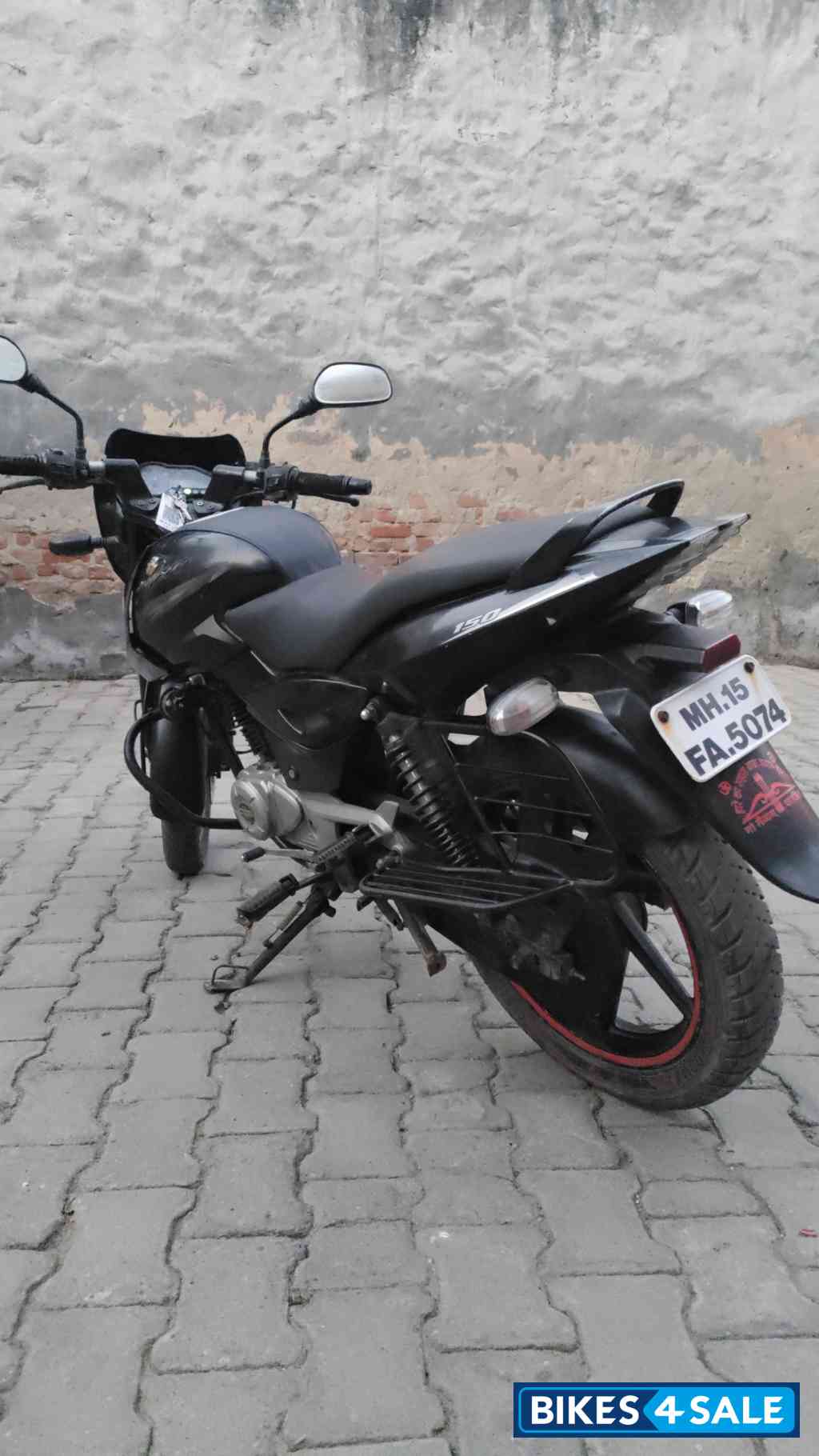 Black Bajaj Pulsar 150