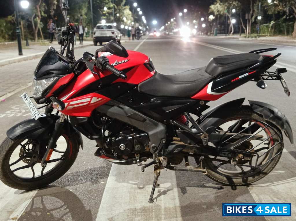 Red Bajaj Pulsar NS125 2022