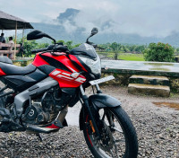 Red Bajaj Pulsar NS125 2022