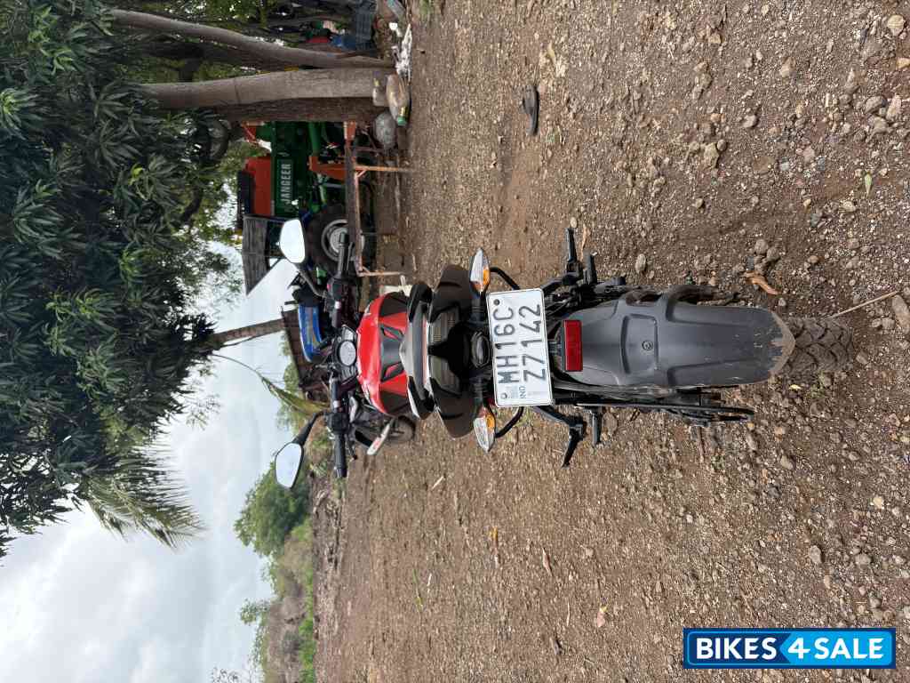 Red Bajaj Pulsar NS125 2022
