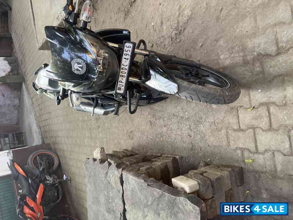 Black TVS Apache RTR 160