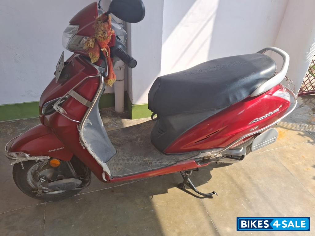 Maroon Honda Activa 5G