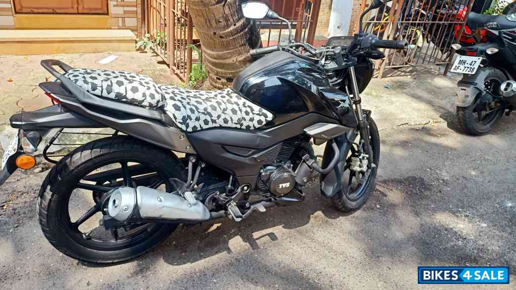 Black TVS Raider 125