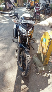 Black TVS Raider 125