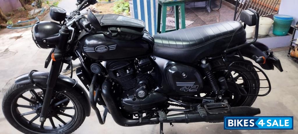 Jawa forty two BS6