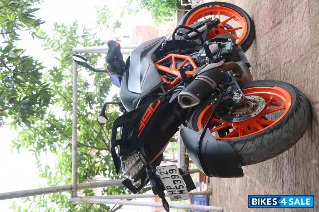 Silver Metallic KTM Duke 390 BS6 Silver Metallic KTM Duke 390 BS6