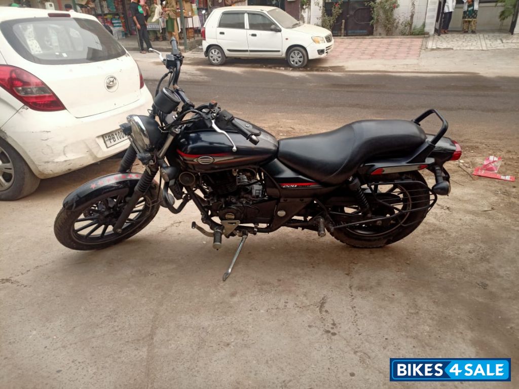 Bajaj Avenger Street 220