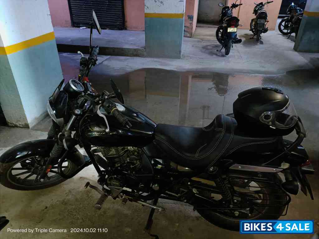 Black Bajaj Avenger Street 160 BS6