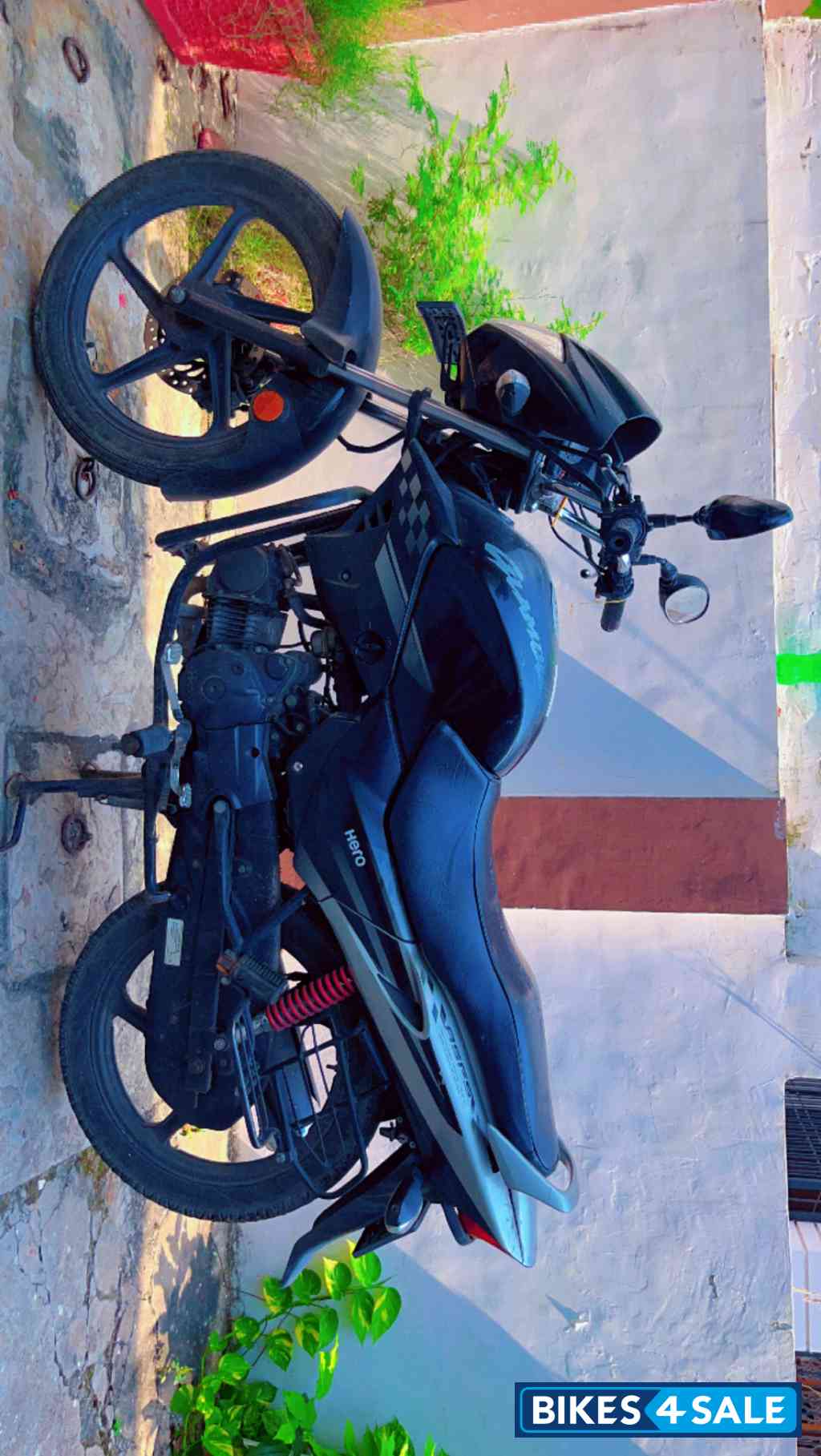 Black Hero Glamour 125 Disc