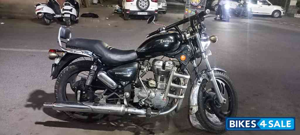 Black Royal Enfield Thunderbird TwinSpark 350