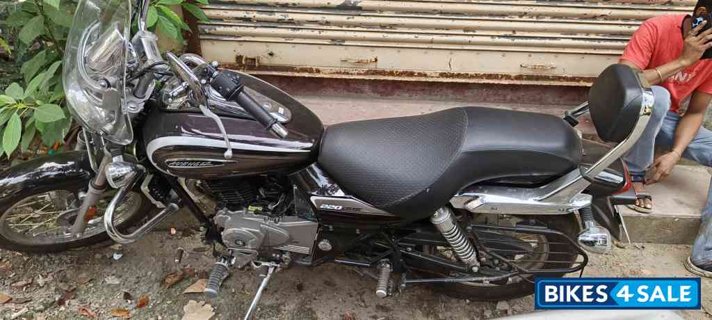 Black Bajaj Avenger Cruise 220 BS6