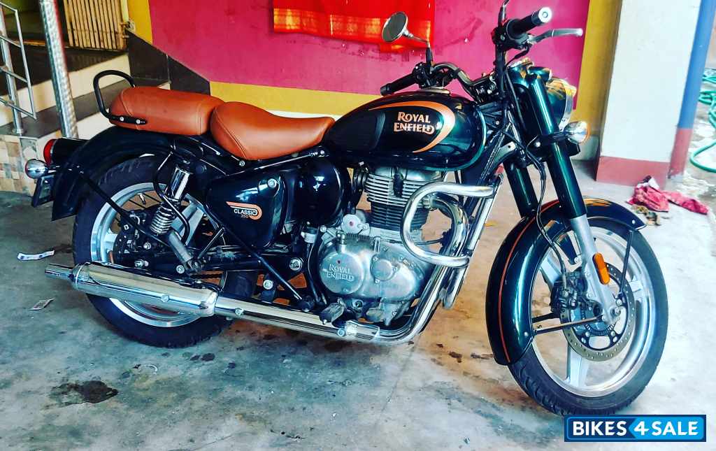 Green Royal Enfield Classic 350 Dual Channel BS6