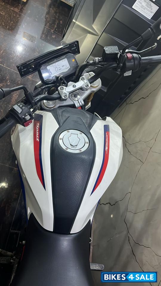 White BMW G 310 R
