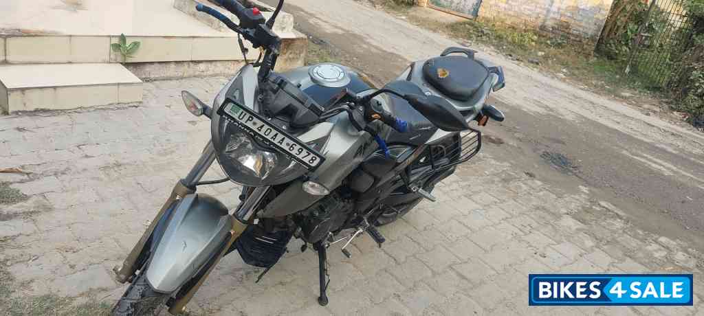 Titanum Gray TVS Apache RTR 200 4V Titanum Gray TVS Apache RTR 200 4V