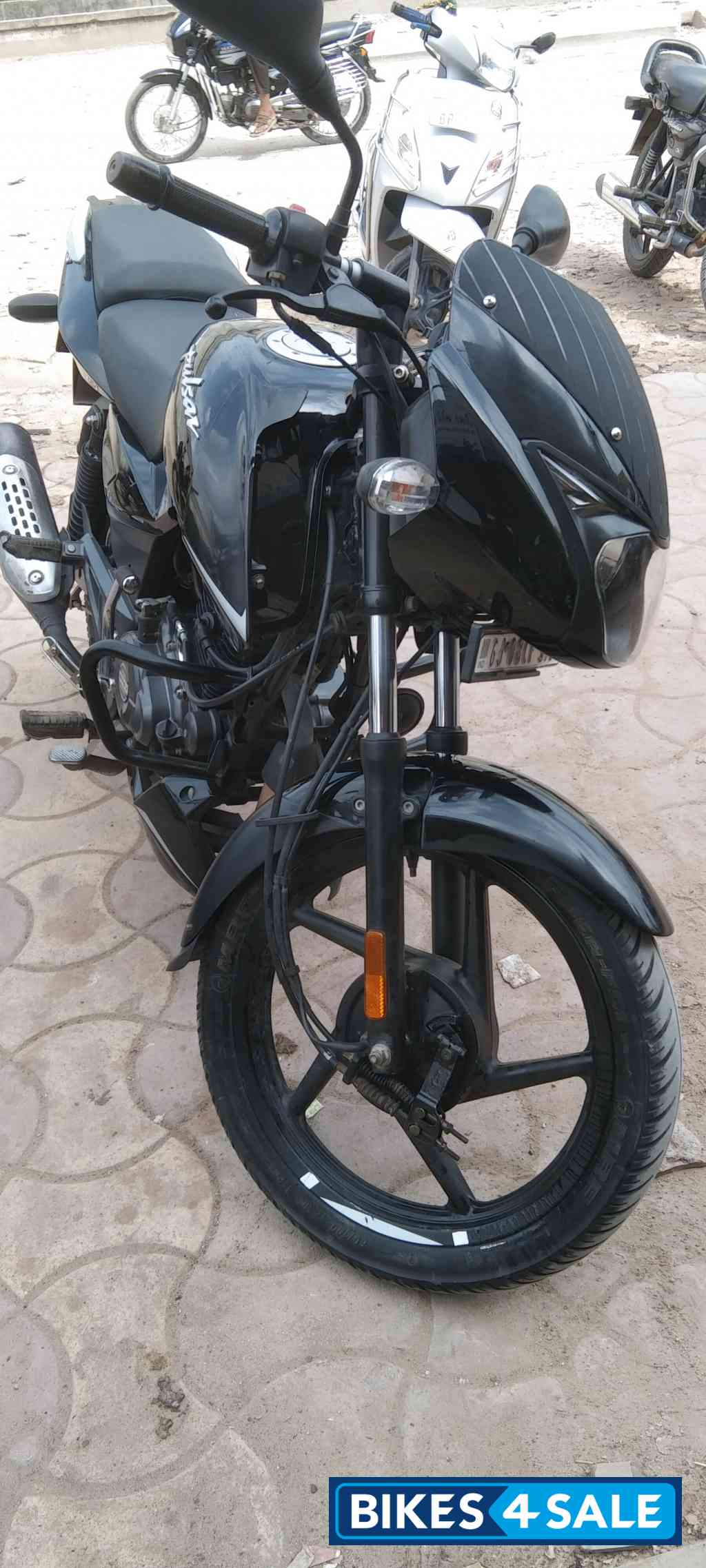 Black Bajaj Pulsar 125 Split Seat