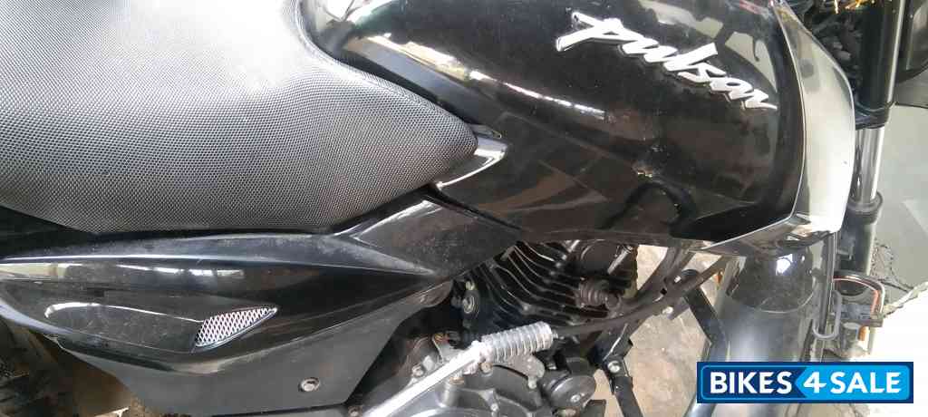 Black Bajaj Pulsar 125 Split Seat