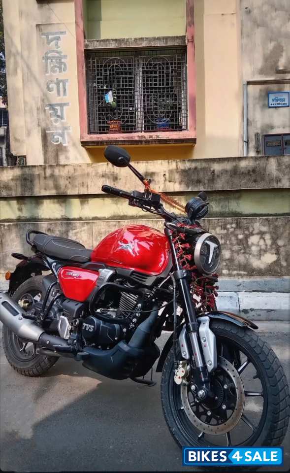 Magma Red TVS Ronin SS