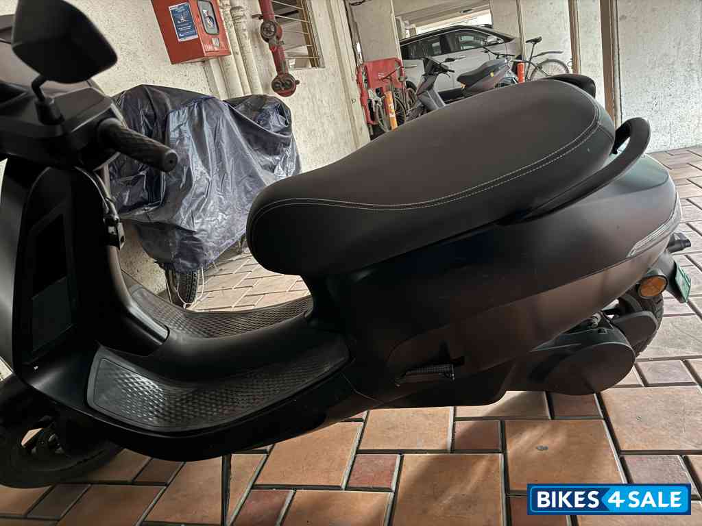 Matt Black Ola S1 Pro