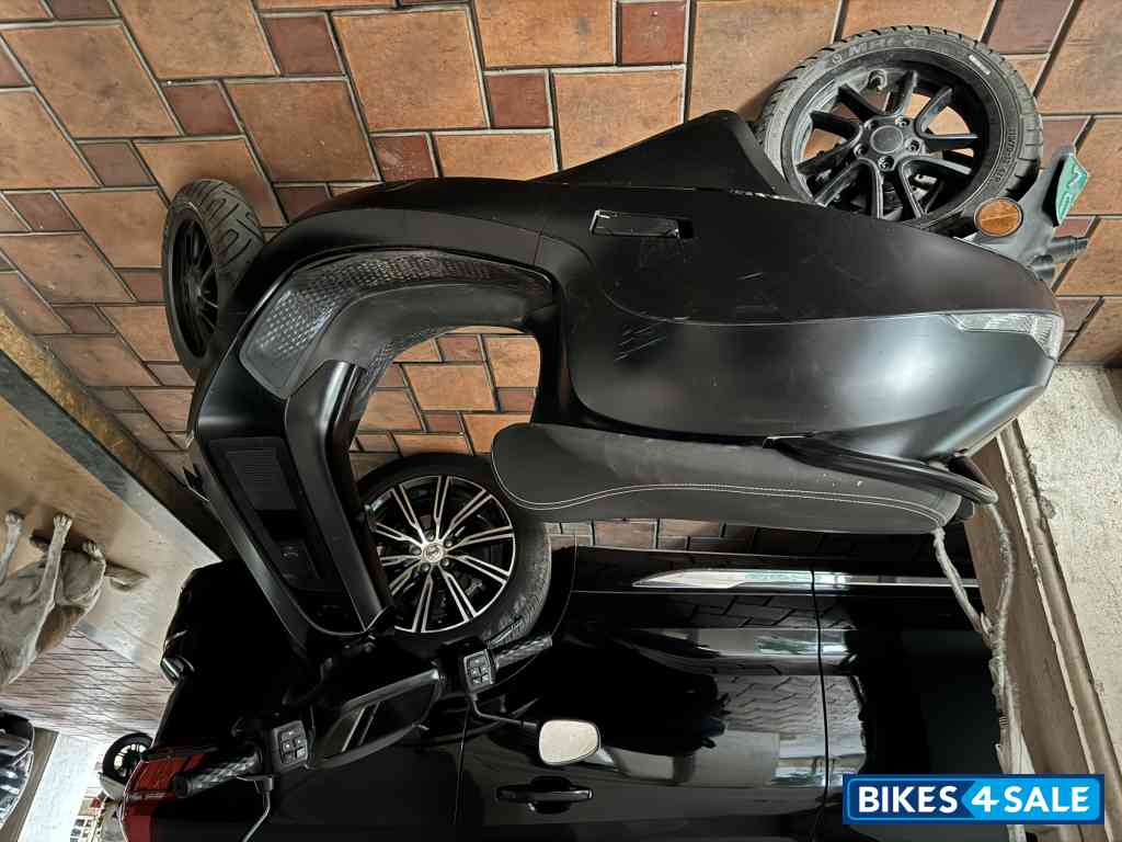 Matt Black Ola S1 Pro