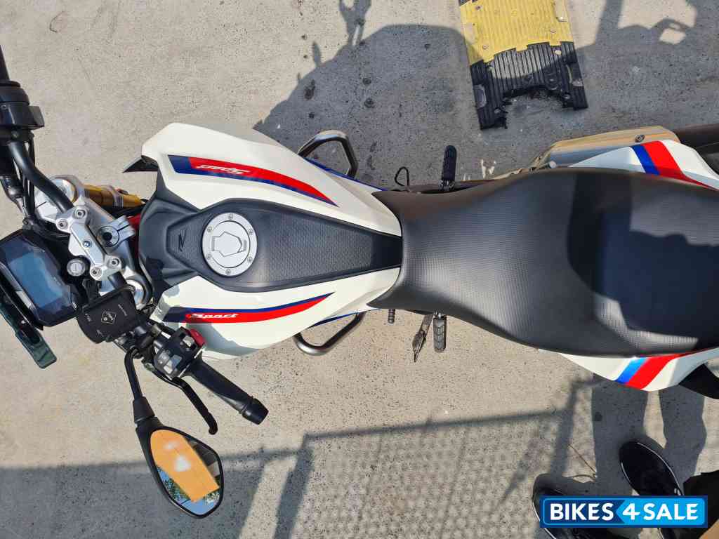 Polar White Racing B BMW G 310 R BS6
