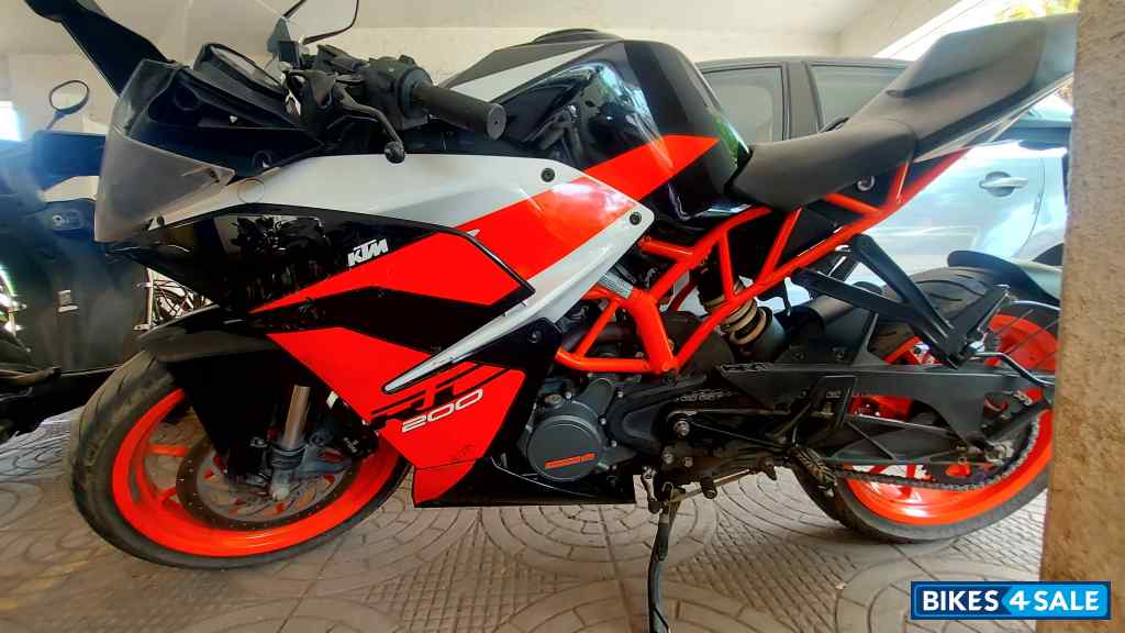 Black Orange KTM RC 200